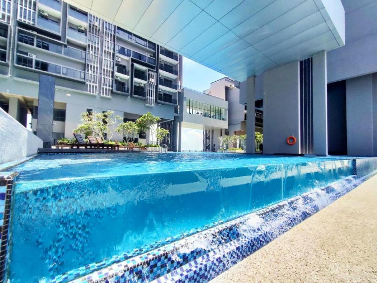 Imperio Residence Melaka Esterno foto