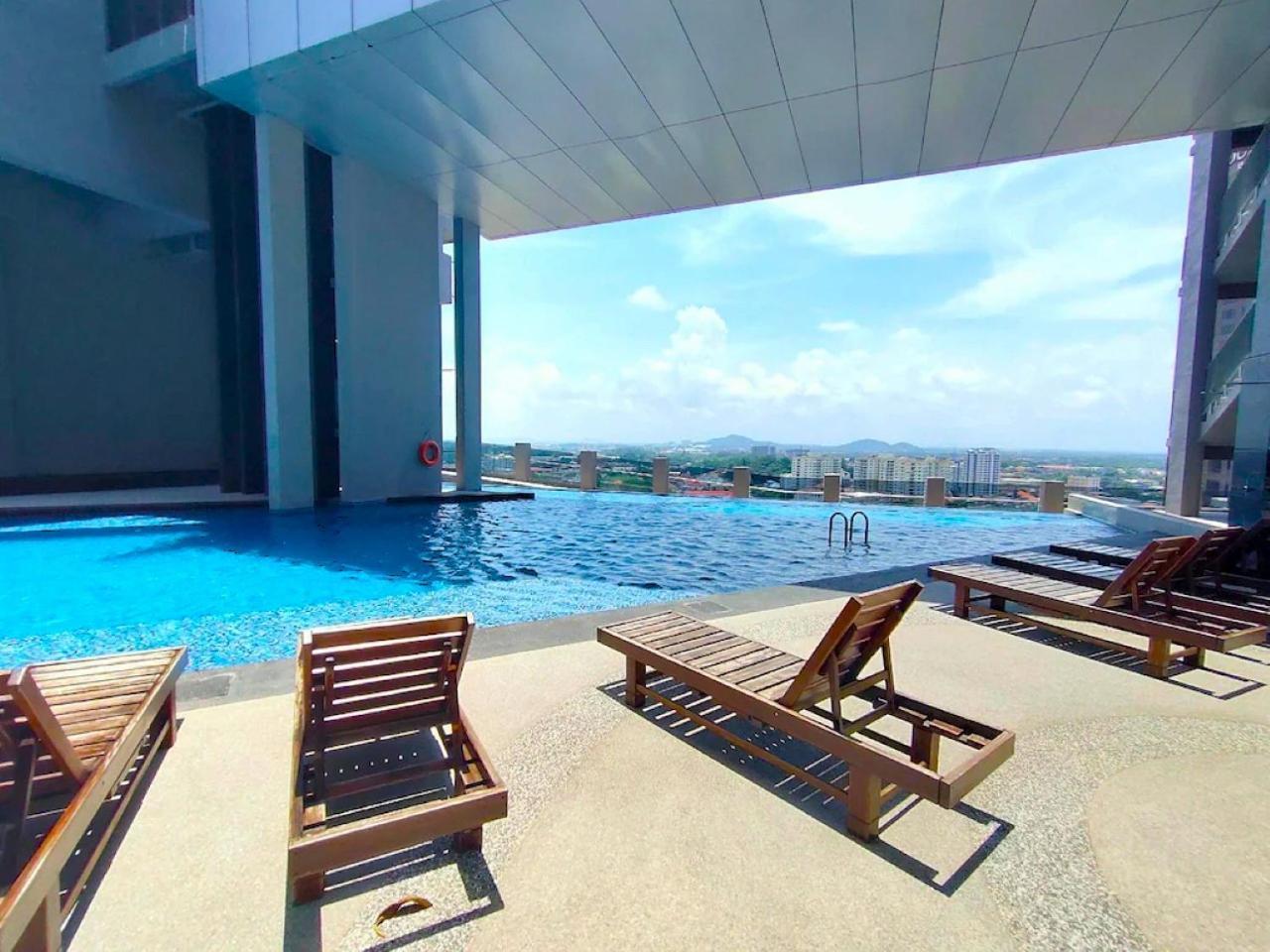 Imperio Residence Melaka Esterno foto