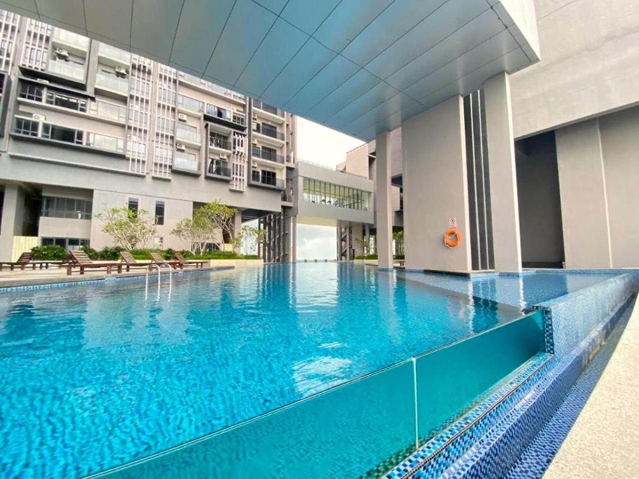 Imperio Residence Melaka Esterno foto